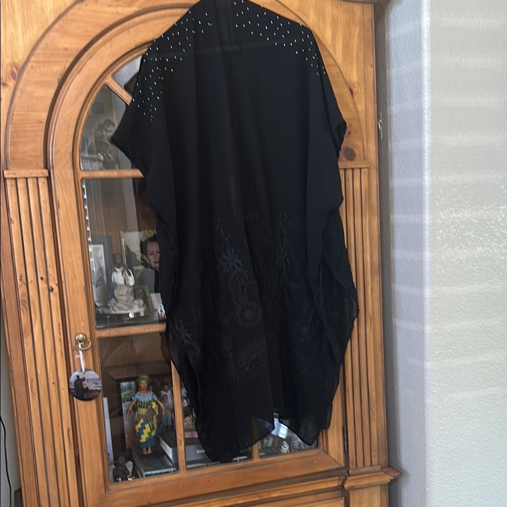 Silver studs and a beautiful laced backing Black Studded Shawl - Picture 4 of 14
